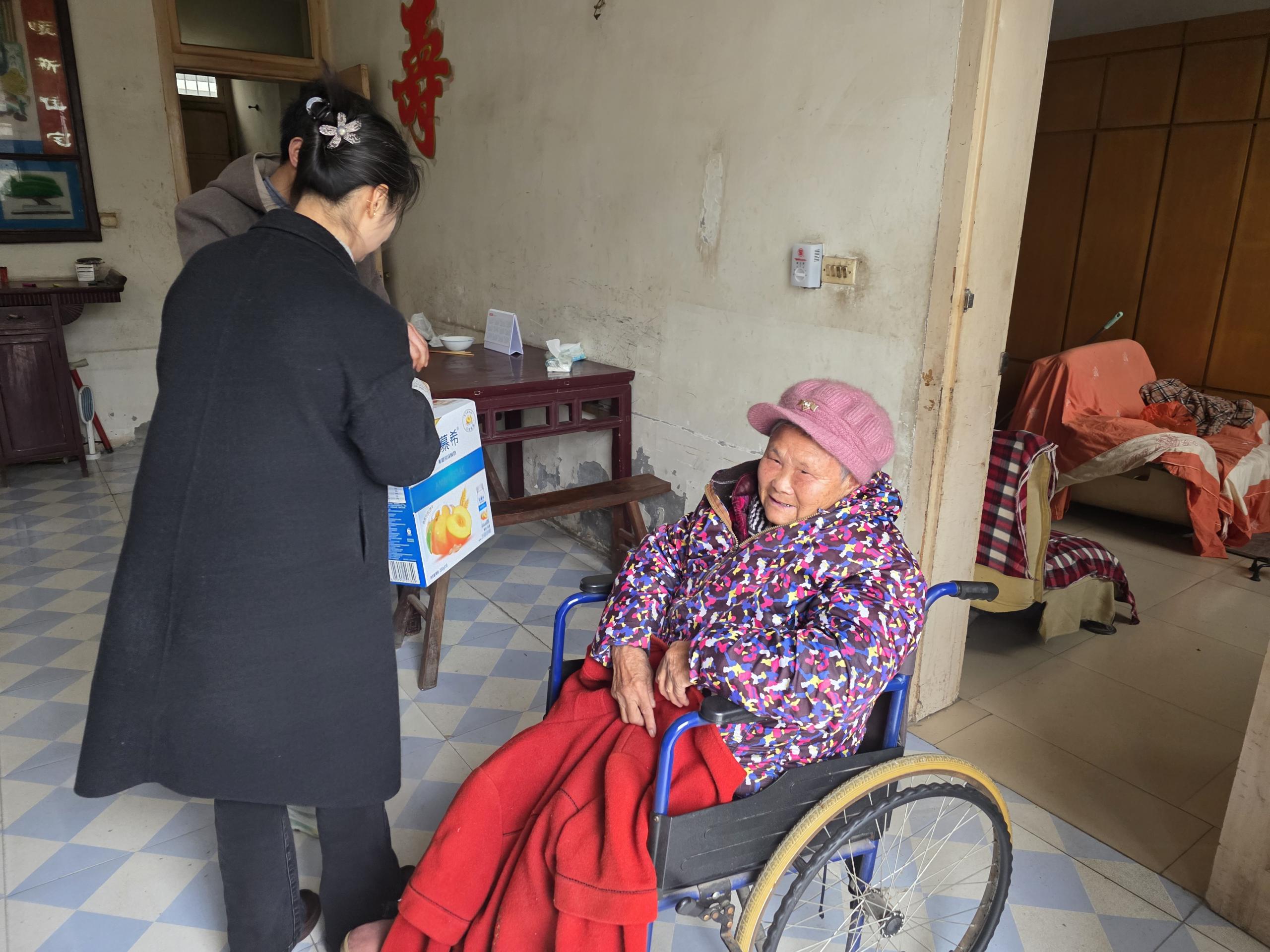 心系员工送温暖 同心聚力谱新篇——丰尚公司开展员工家庭走访慰问活动